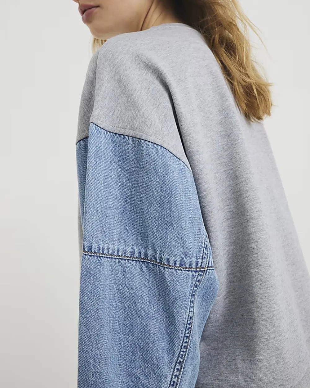 Designer Sleeve Round Neck Women's Sweatshirts