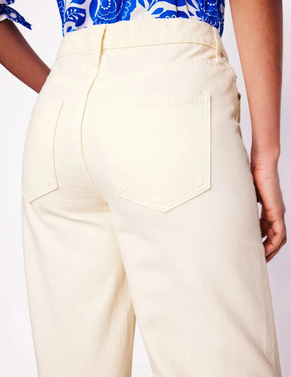 Mid Rise Relaxed Jeans -Ecru