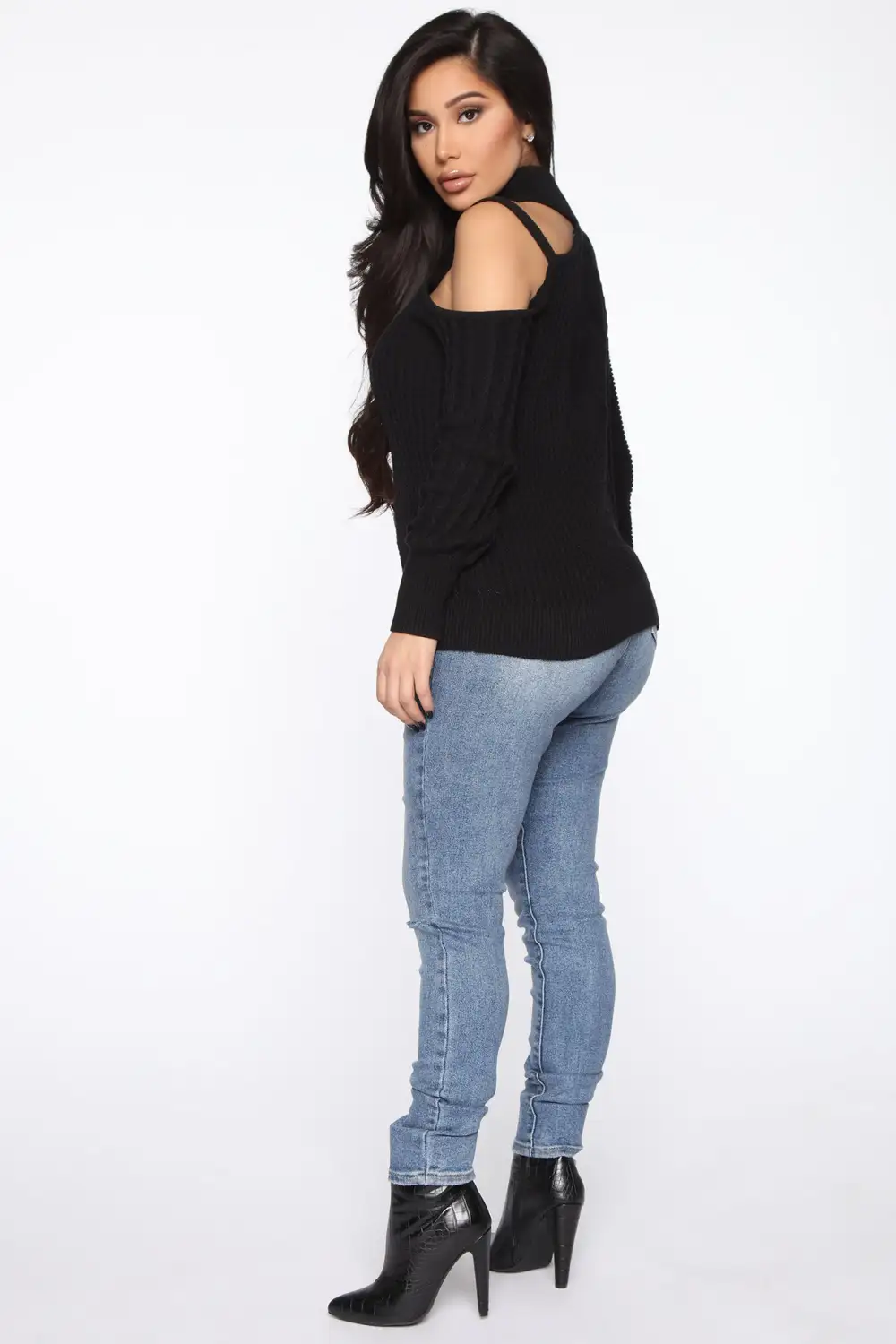 Keeping Me Away From The Cold Sweater - Black