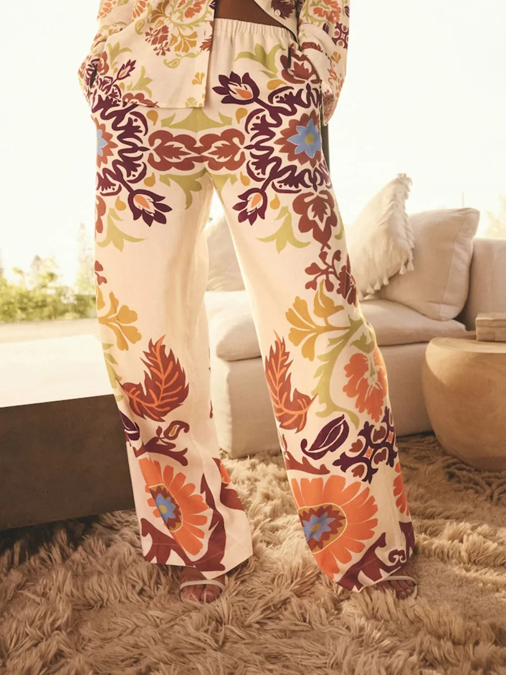 Artistic Printed Wide-Leg Pants Paired With Linen