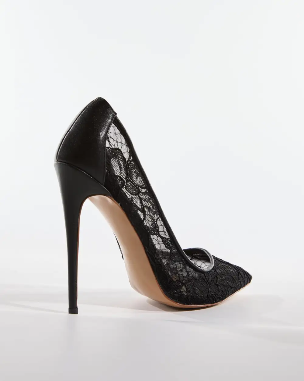 Lace Pumps in Black
