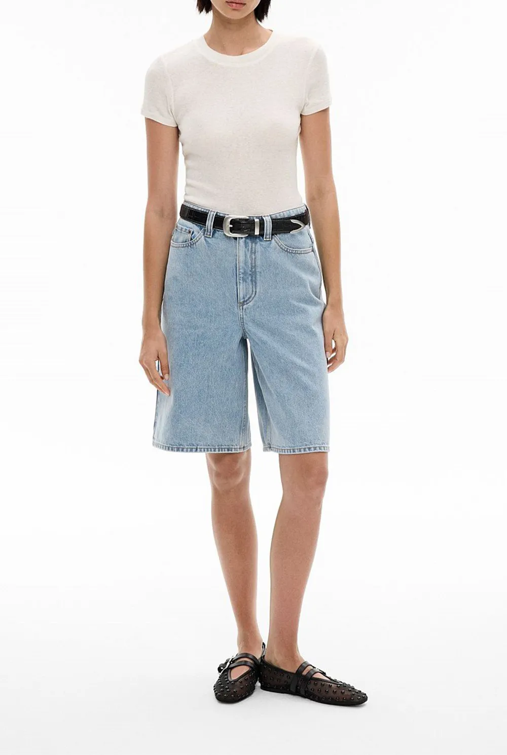 Simple And Stylish Denim Capri Pants