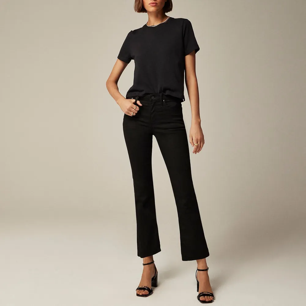 Mid-Rise Stretch Cropped Kickout Jeans