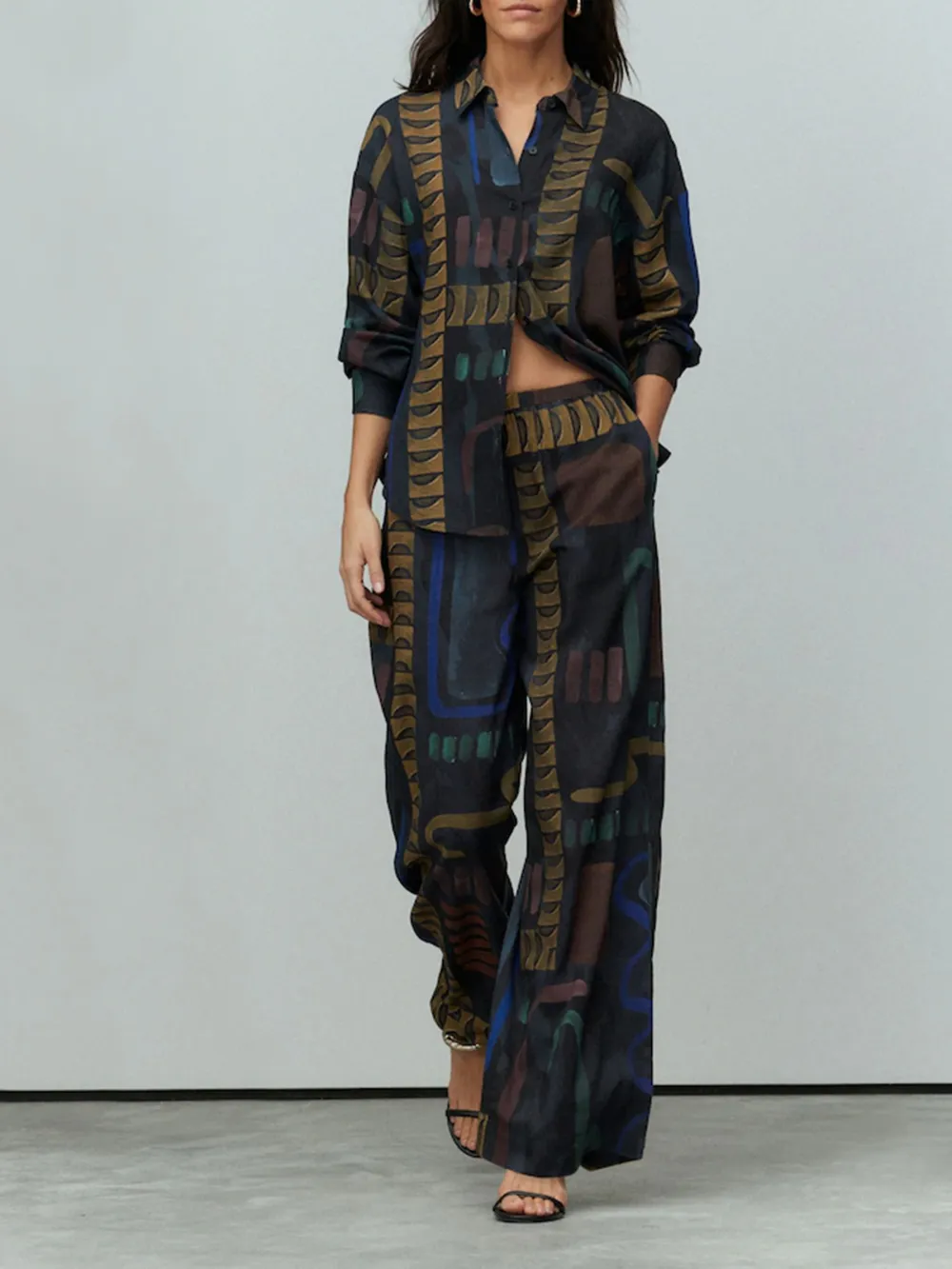 Artistic Printed Wide-Leg Pants Paired With Linen