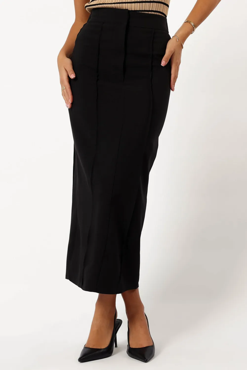 BLACK AND WHITE HIP SKIRT