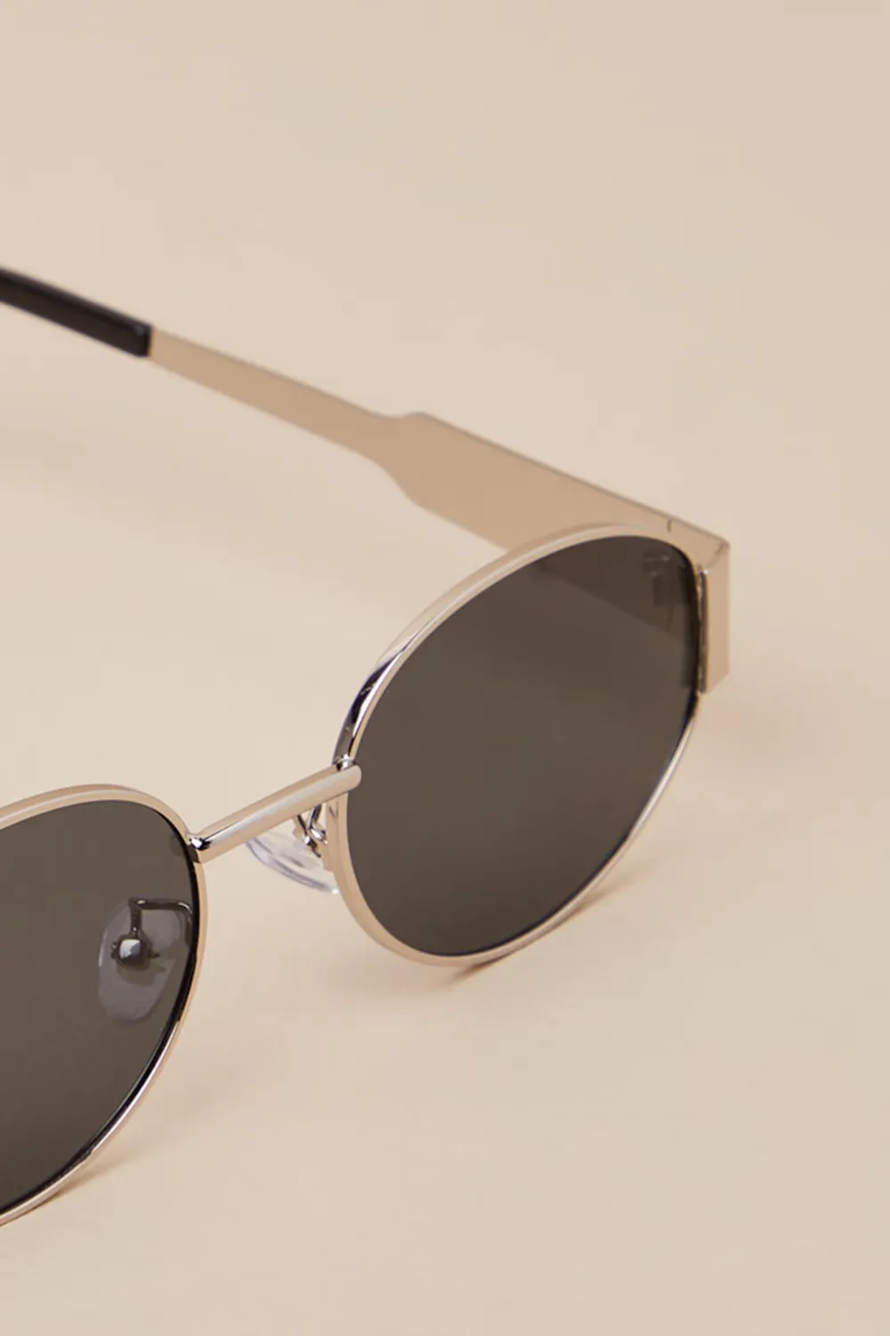 Fashion Shiny Silver And Black Oval Versatile Sunglasses