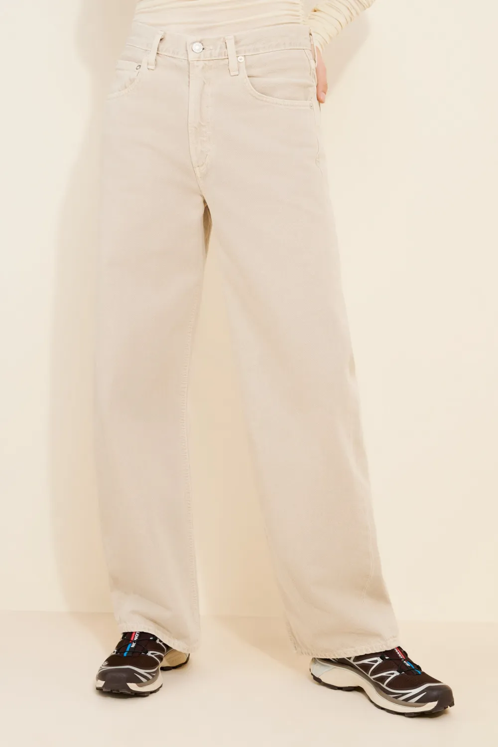 Low Curve Barrel Jeans