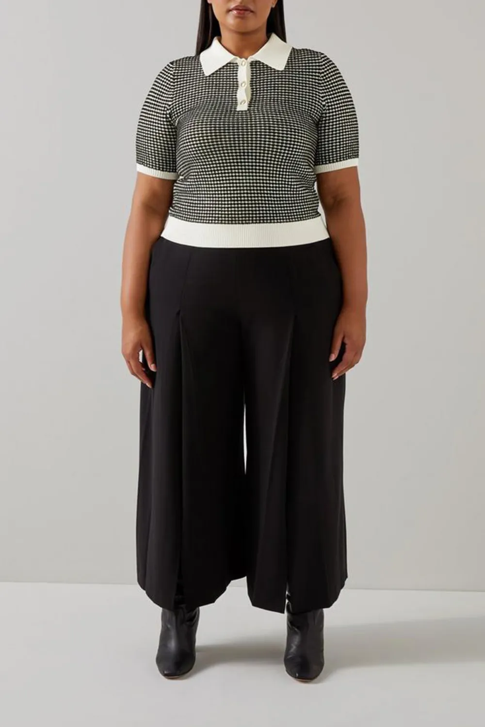 Black Cream Checkered Polo Collar Short Sleeve Knit