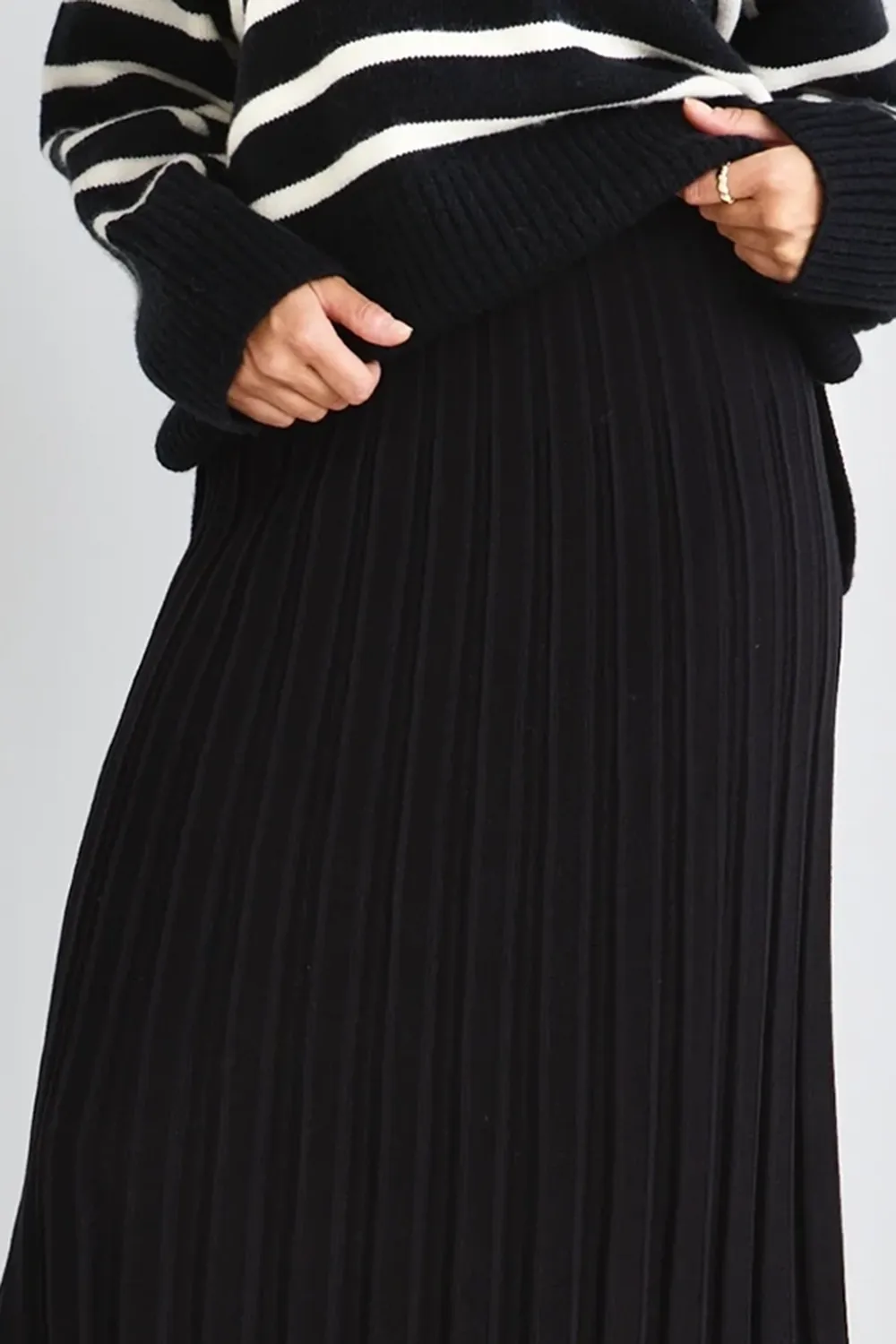 Black Pleated Knit Maxi Skirt
