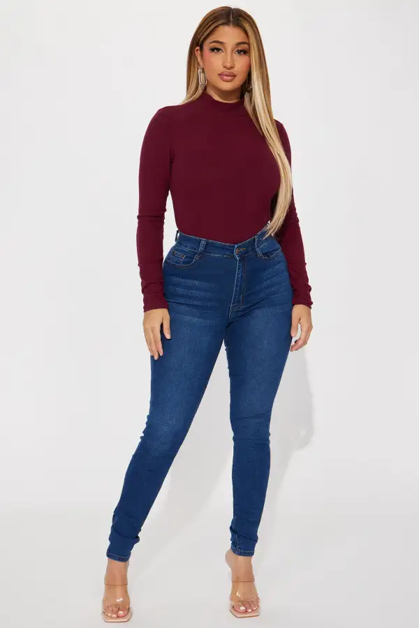 Ashlyn Ribbed Mock Neck Top - Burgundy