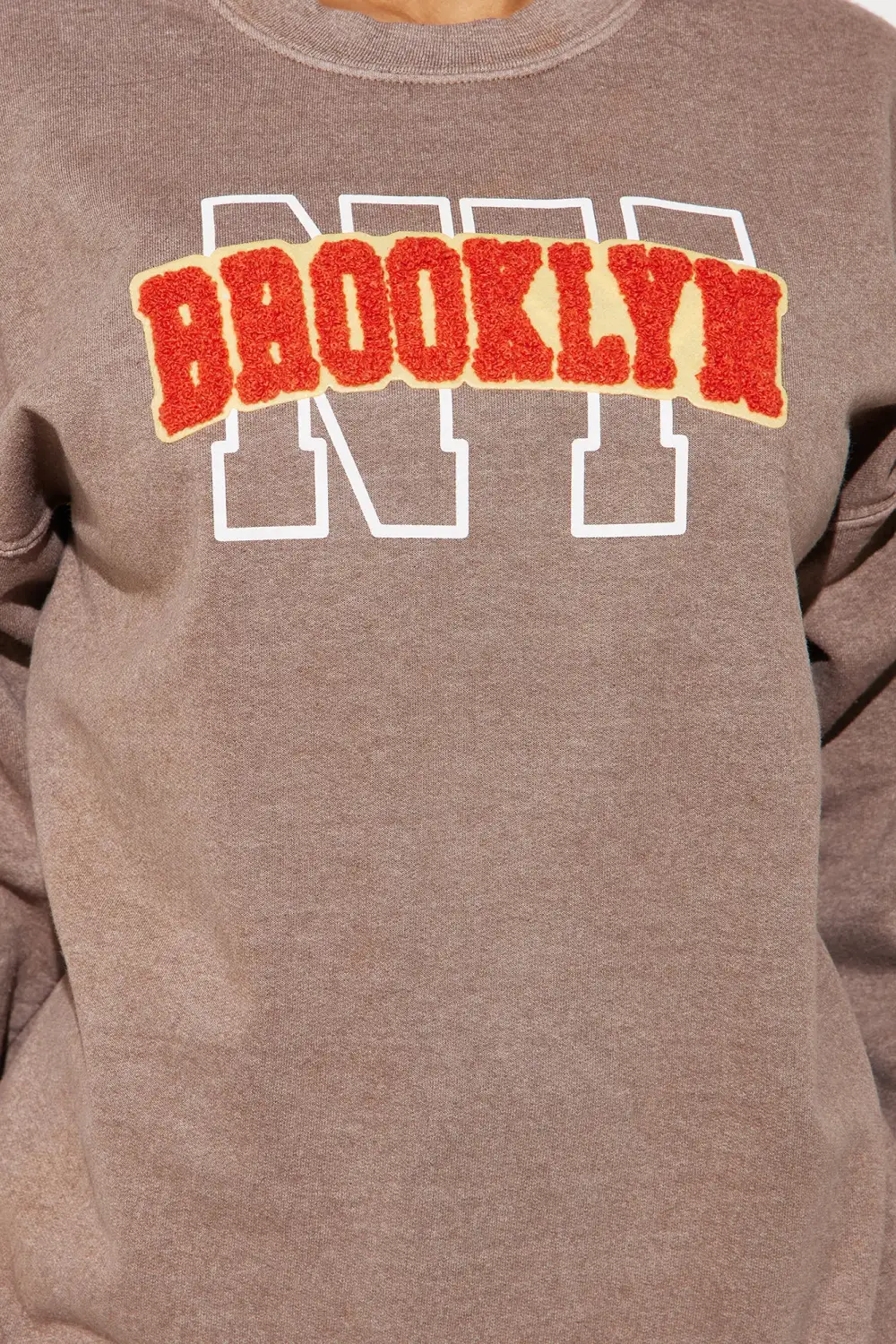 Brooklyn Chenille Patch Sweatshirt - Brown/combo