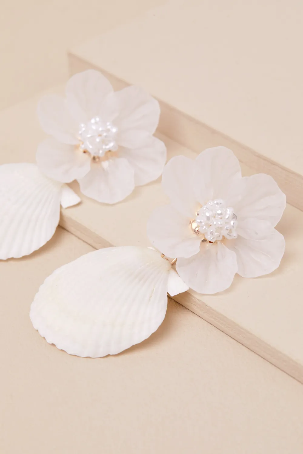 Creative And Fashionable Flower Shell Earrings