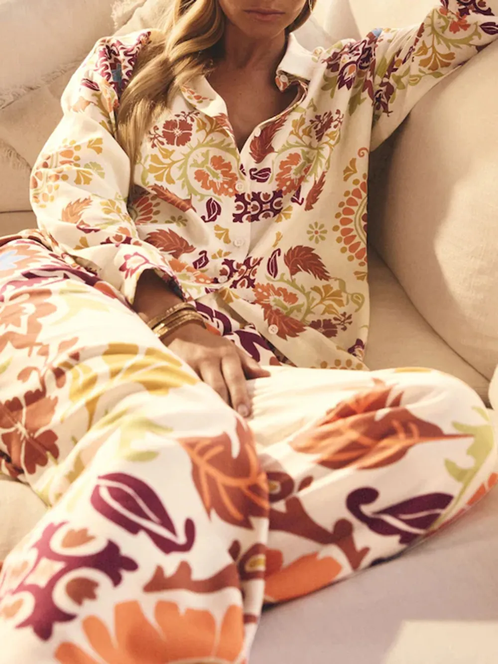 Artistic Printed Wide-Leg Pants Paired With Linen