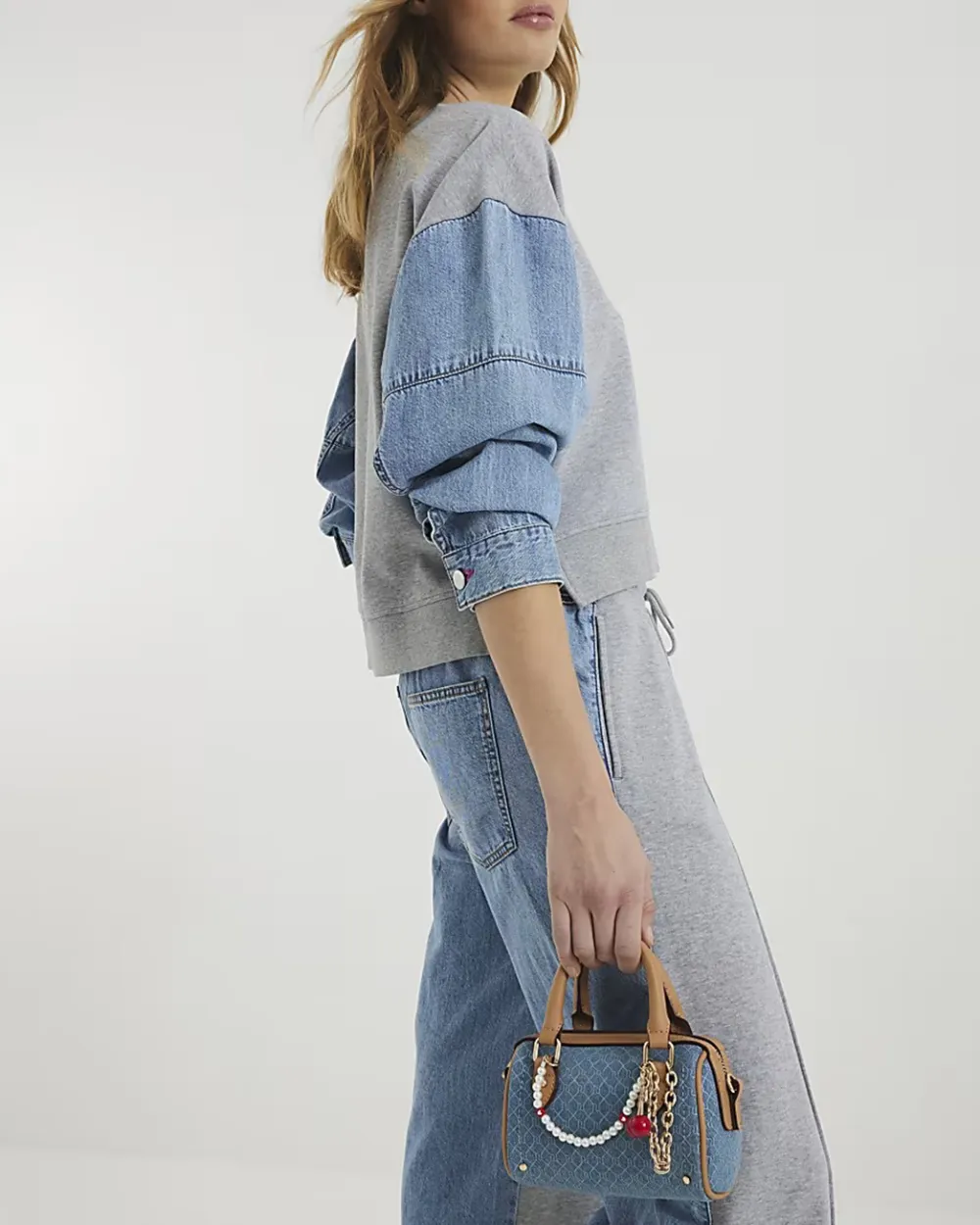 Designer Sleeve Round Neck Women's Sweatshirts