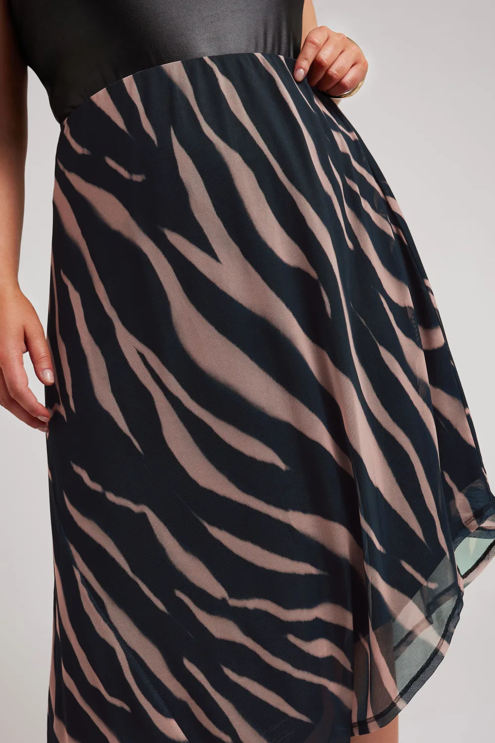 YOURS LONDON Curve Black Zebra Print Asymmetric Mesh Skirt