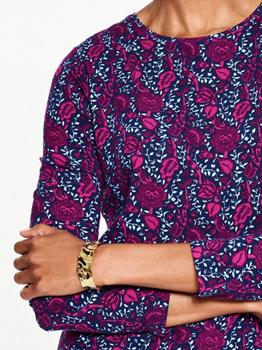 Lady'S Stylish Round Neck T-Shirt With Elaborate Floral And Leaf Patterns