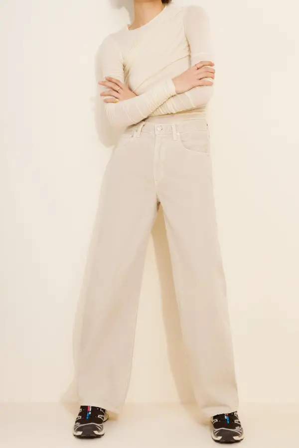 Low Curve Barrel Jeans