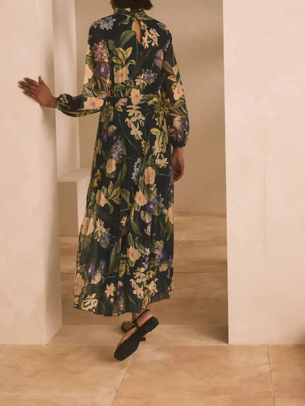 Retro Art High-Neck Floral Printed Dress