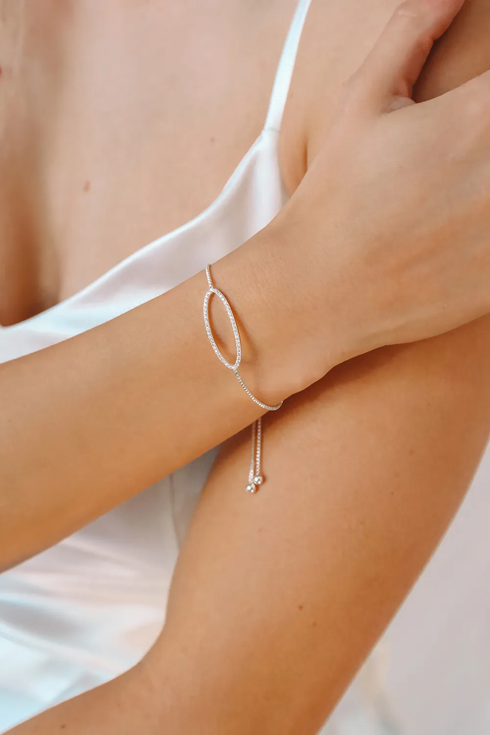 Fashionable Exquisite Knitted Inlaid Gold Bracelet