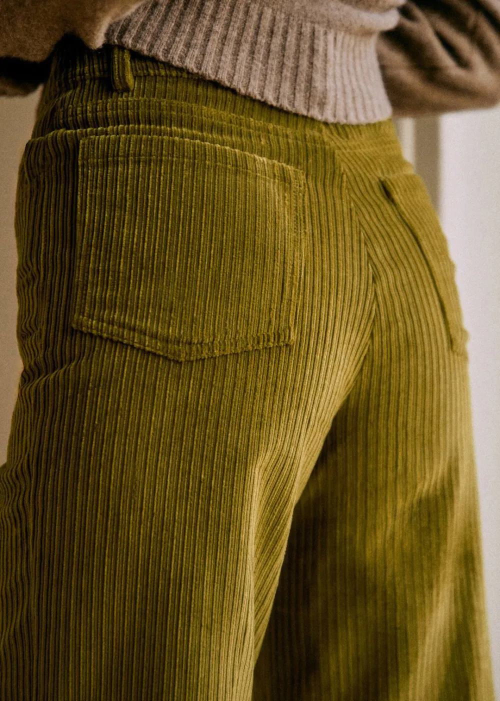 Wide-Leg Pocket Bootcut Cropped Trousers