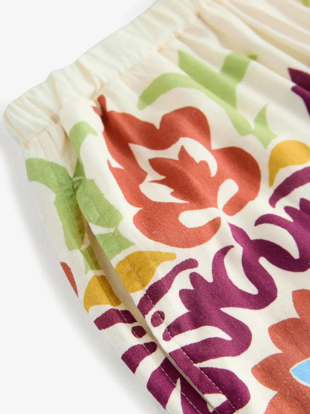 Artistic Printed Wide-Leg Pants Paired With Linen