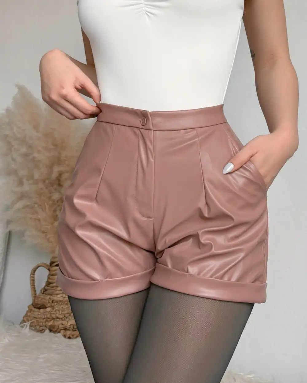 RENE PLEATHER SHORTS (OLIVE)