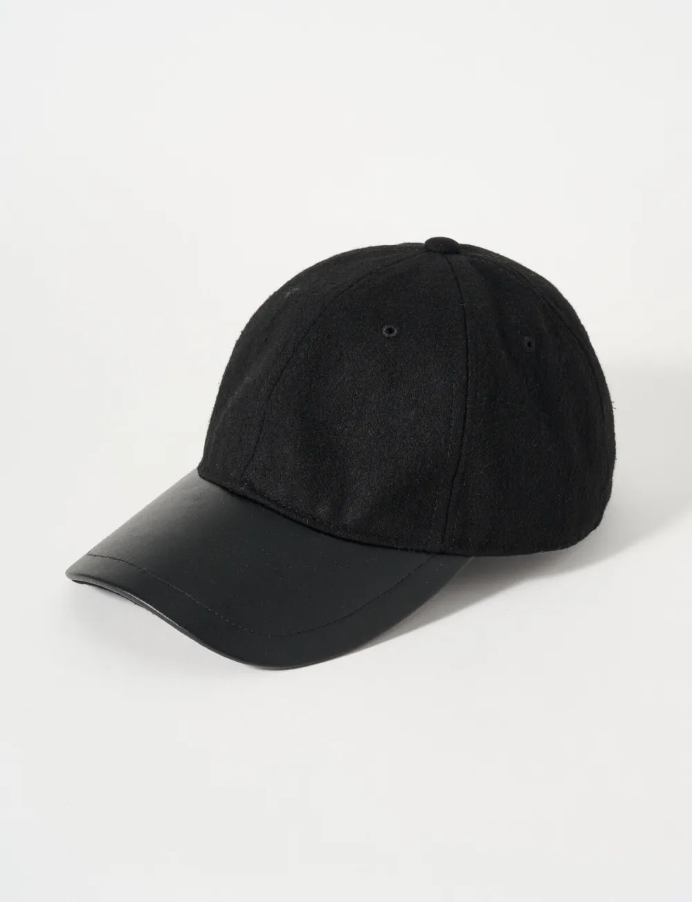 Fashionable Simple High-End Black Cap