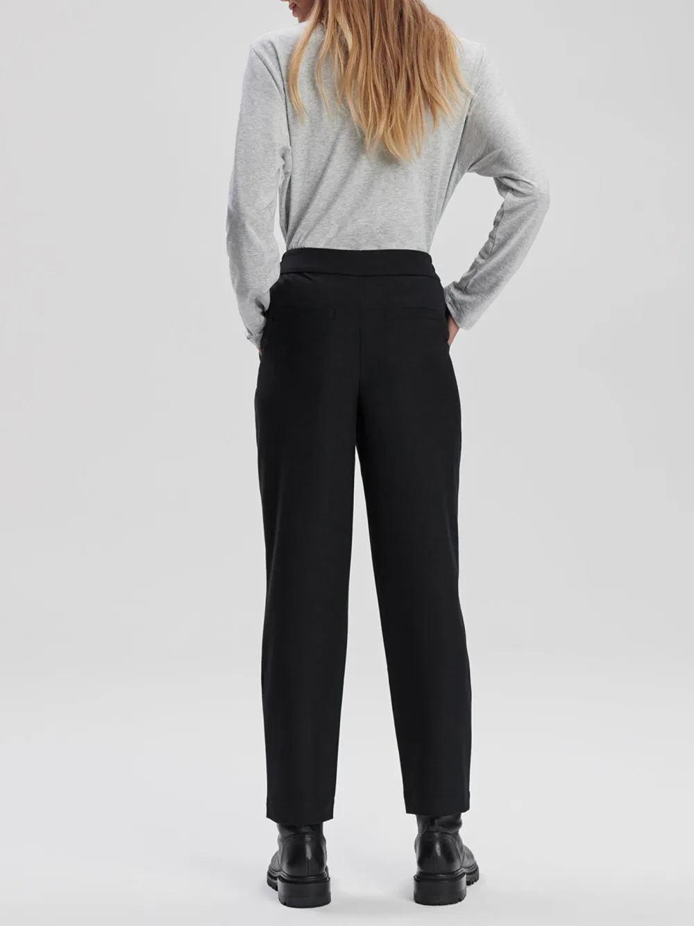 Reg Tapered-Leg Pant 27
