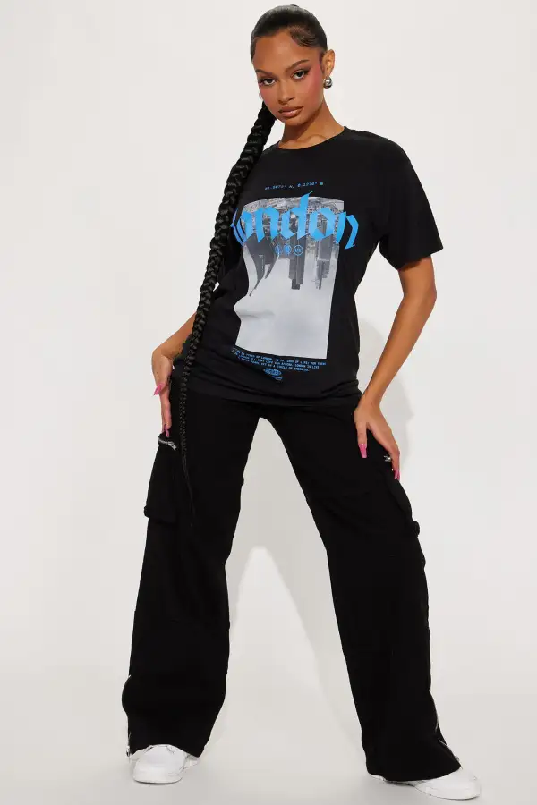 Staying In London Graphic Tshirt - Black