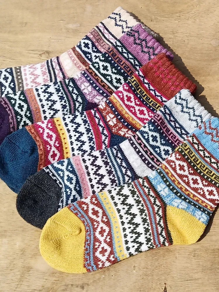 Retro Ethnic Cross Flower 5 Pairs Medium Tube Socks