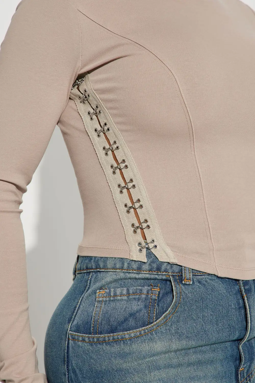 Honest Opinion Hardware Top - Sand