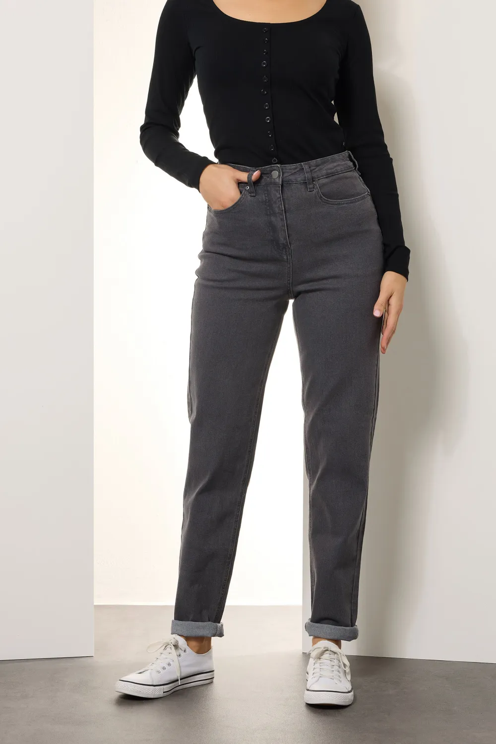 Women's Daily Jeans with Functional Pockets