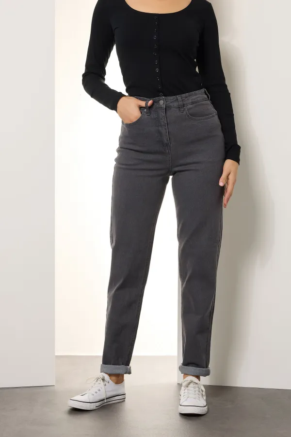 Women's Daily Jeans with Functional Pockets