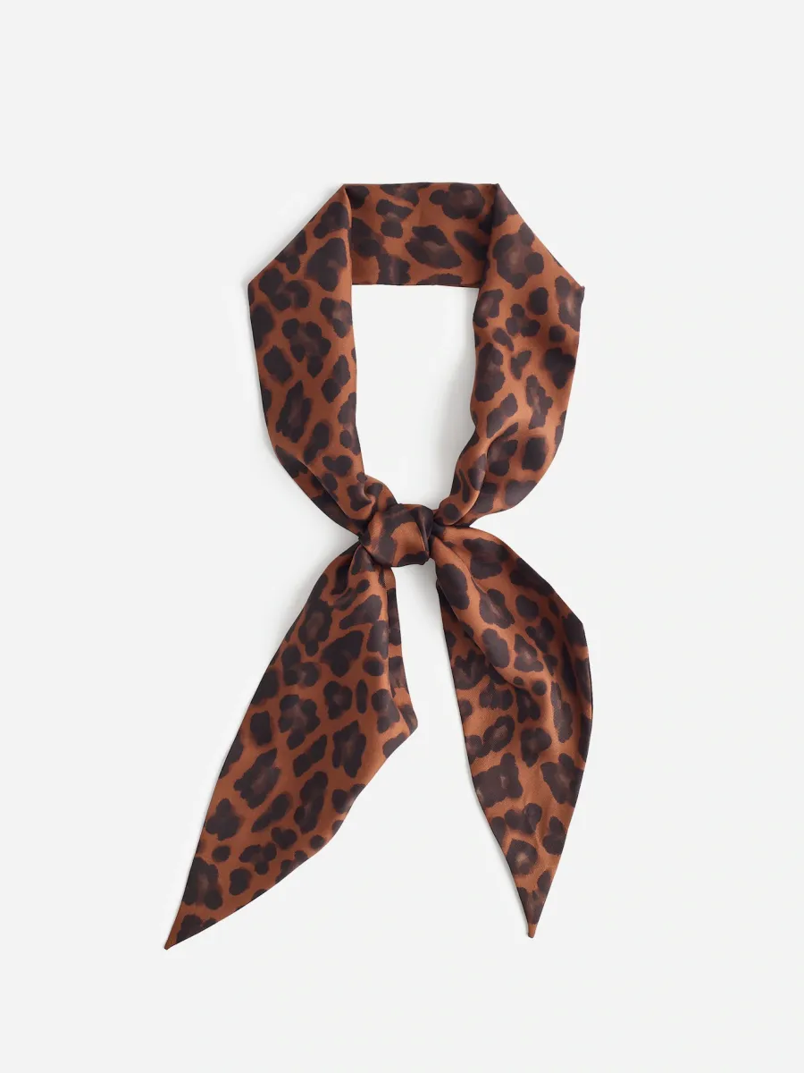Chic Leopard Pattern Scarf