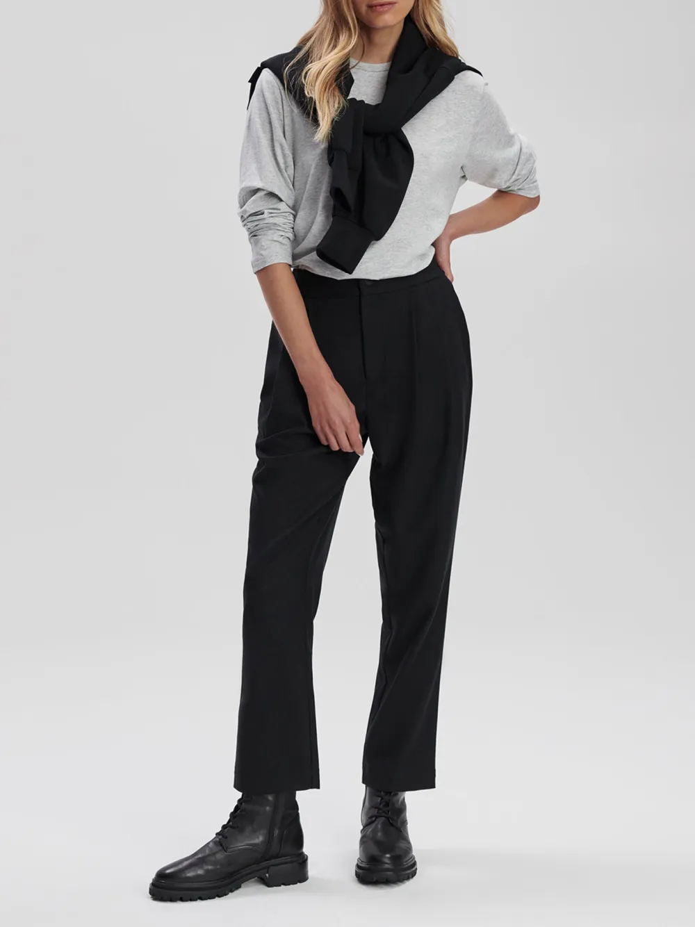 Reg Tapered-Leg Pant 27
